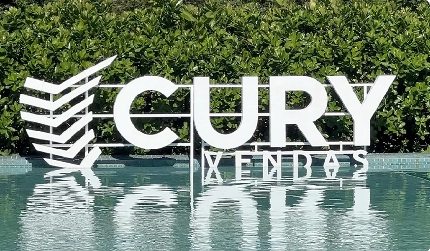 Equipe comercial própria da Cury